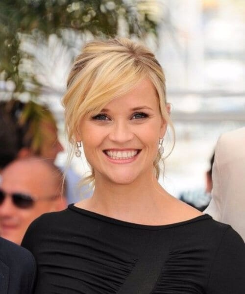 Reese Witherspoon com franja lateral