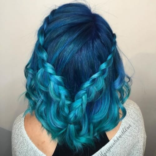 penteados com tranças azuis