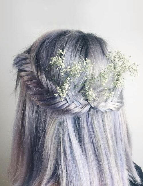 Penteados para namoradas da noiva com cabelos azuis