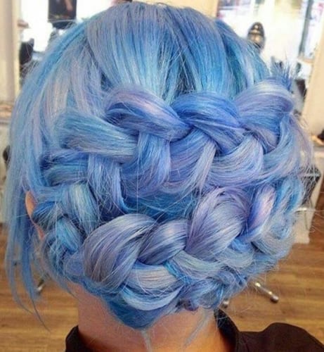 cabelo de sereia azul com trança francesa