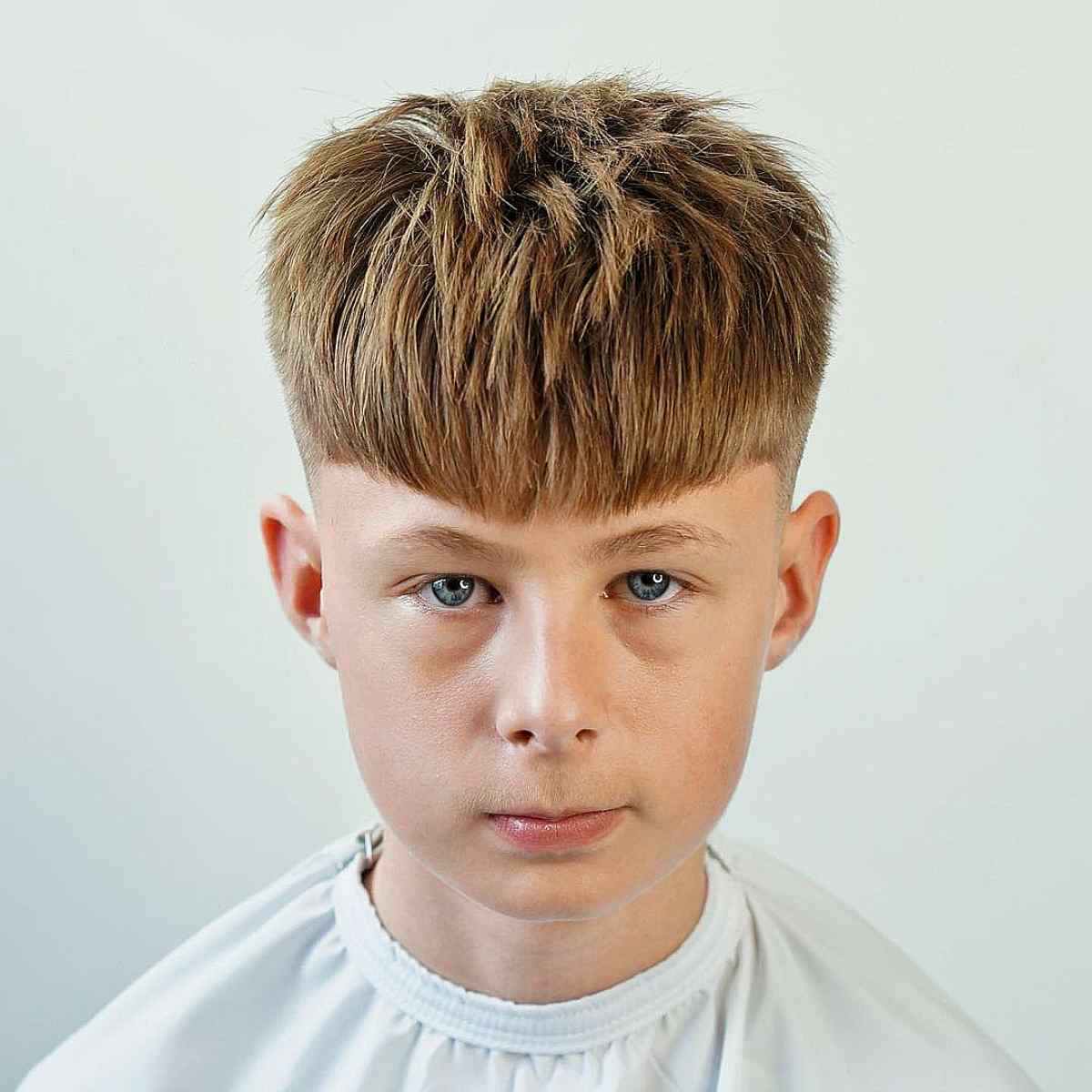 Corte de cabelo César clássico para meninos