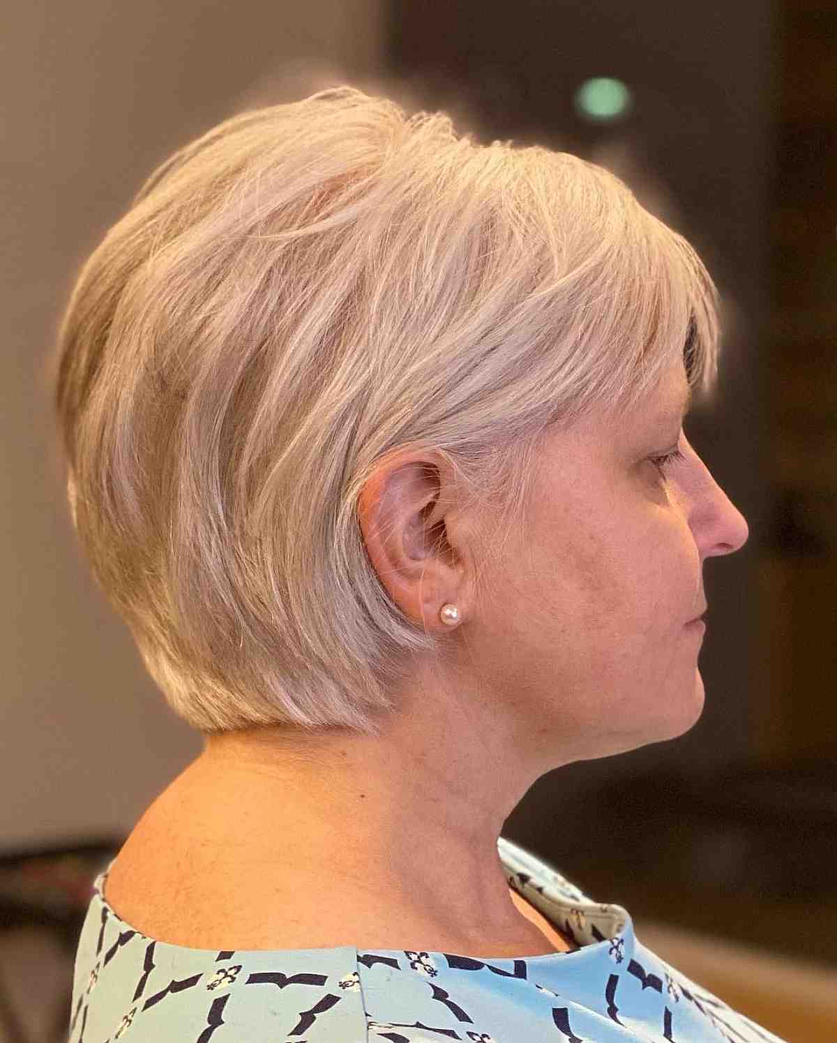 Corte de cabelo bixi com camadas sofisticadas para mulheres de 50 anos