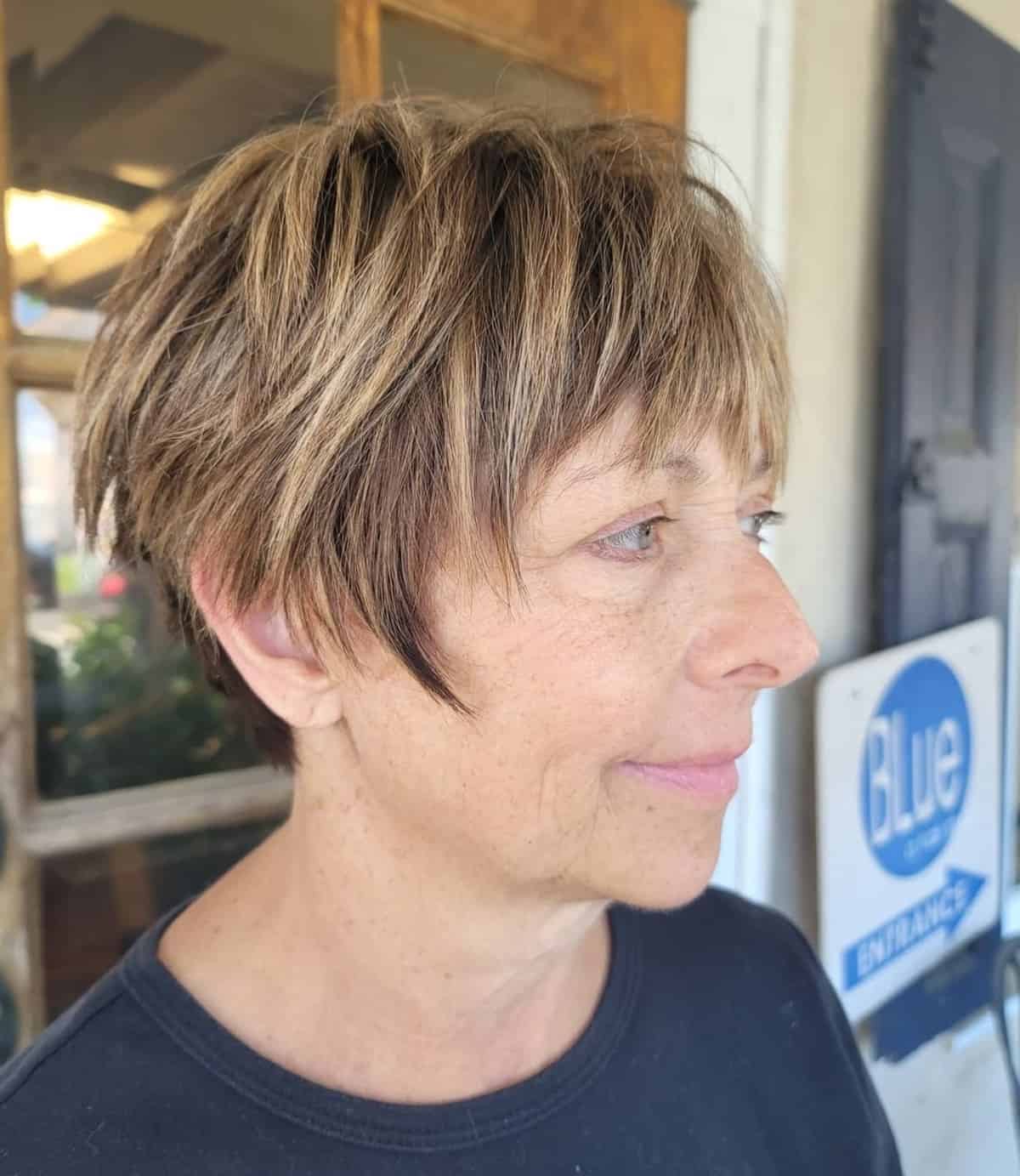 Pixie desgrenhada para ouvidos para mulheres com mais de 60 anos