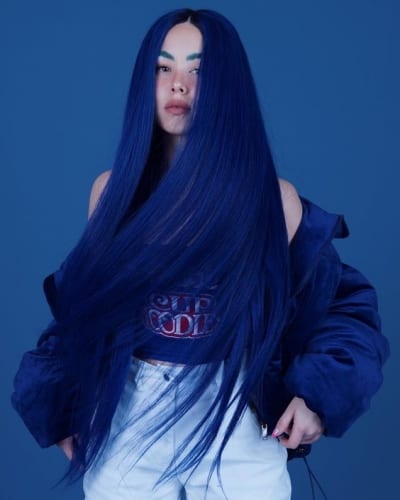 cabelo azul elétrico