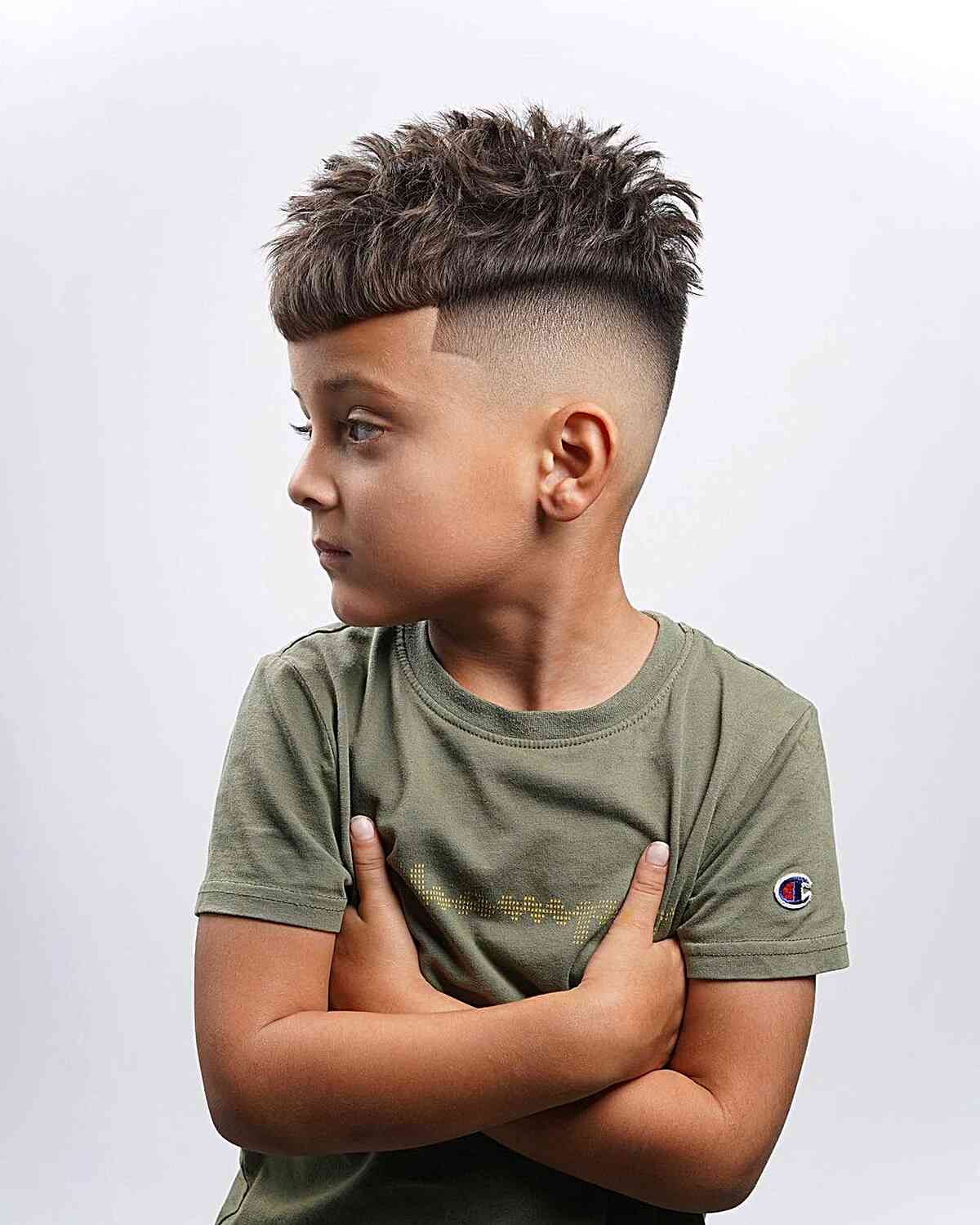 Corte de cabelo fresco “Edgar” com top bagunçado para meninos