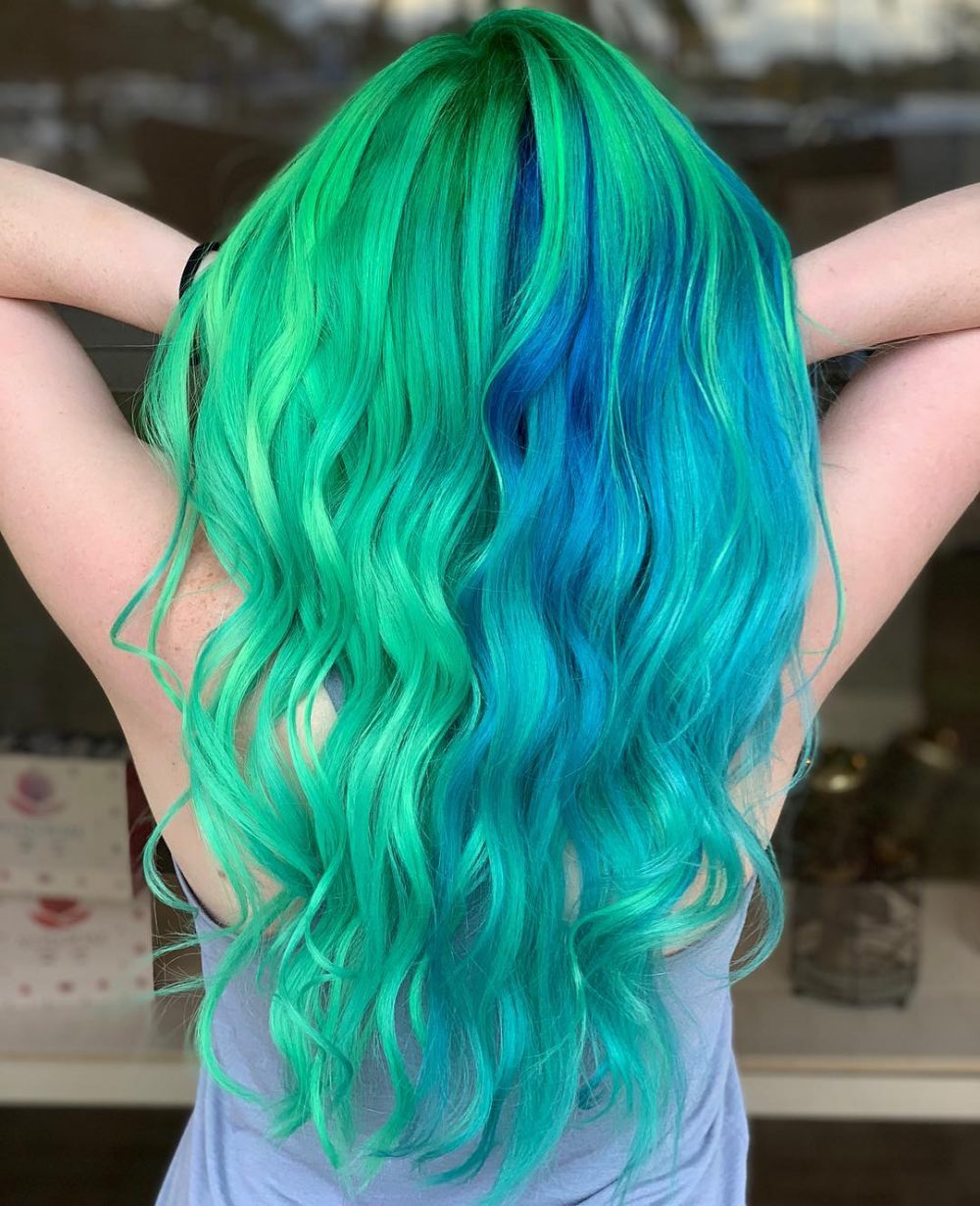 Lagoa verde e azul de cabelo russa