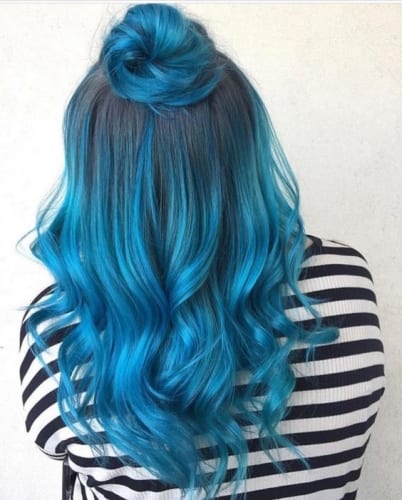 penteados com mechas azuis
