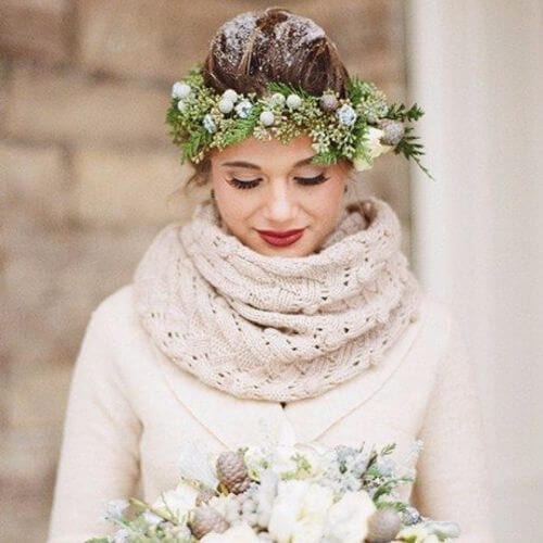 Penteados de casamento para noiva com flores de inverno