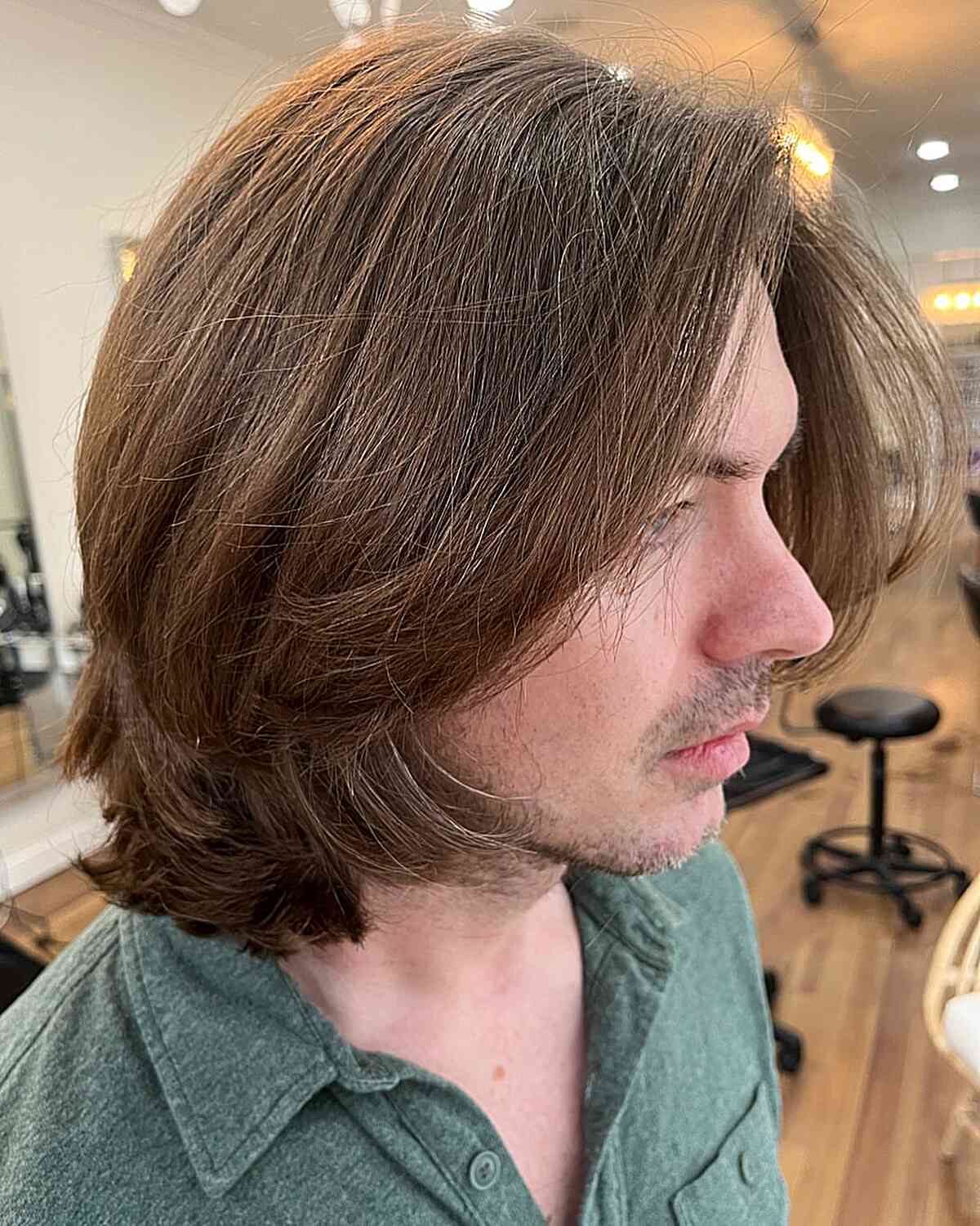 Corte de cabelo multicamada longa para homens
