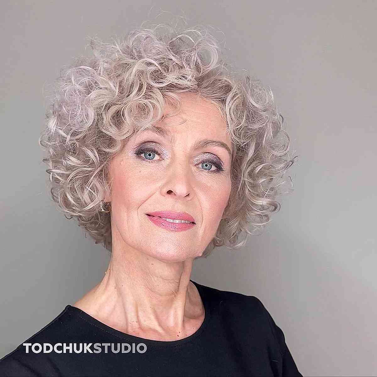 Lindos penteados para mulheres com mais de 60 anos