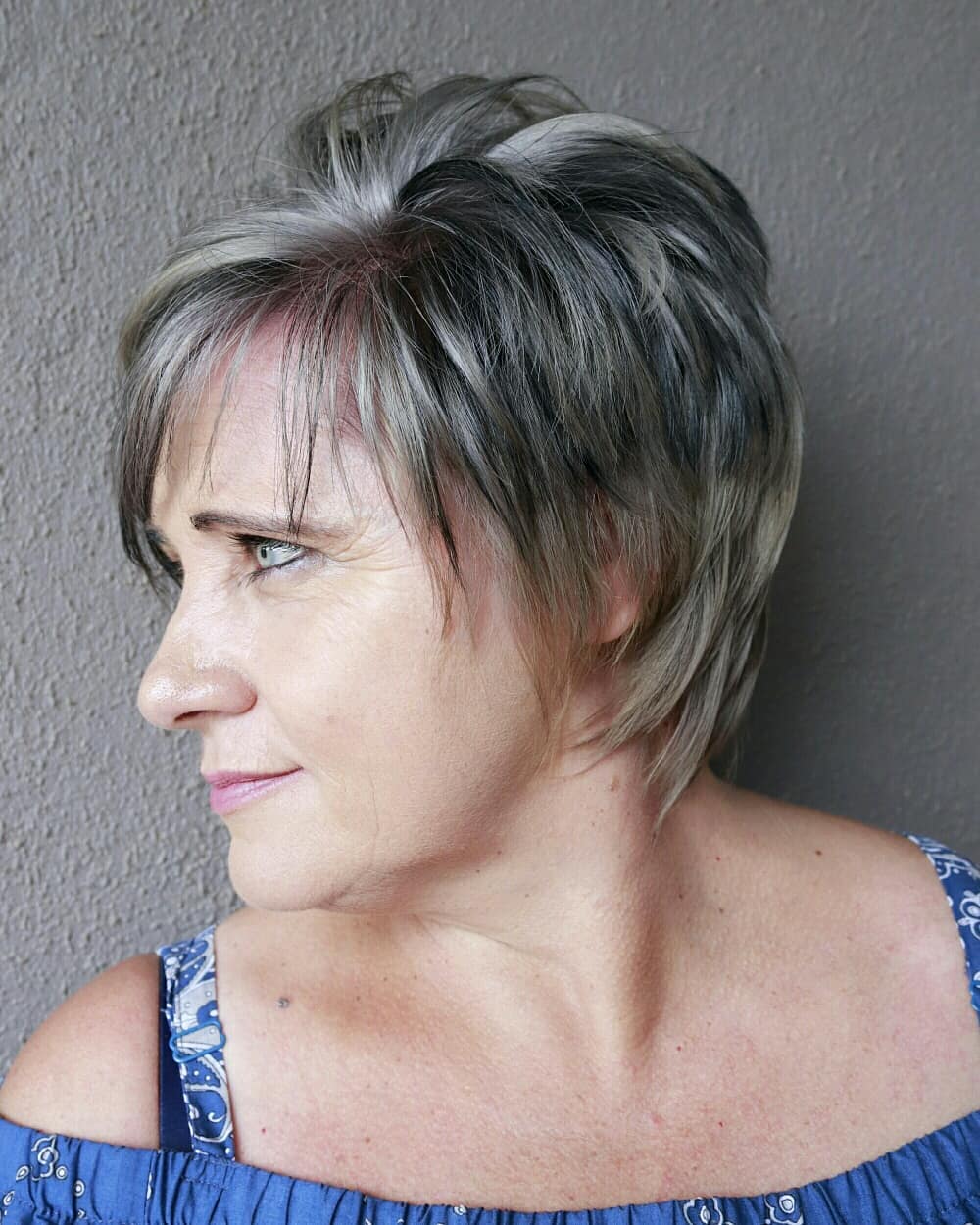 Corte de cabelo pixie para mulheres com 50 anos