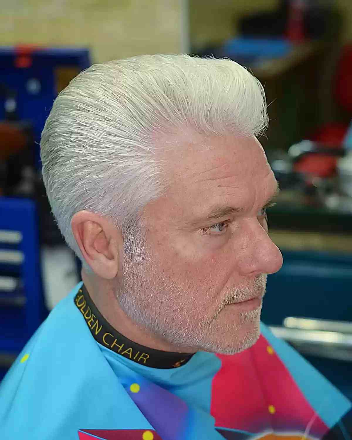 Mini topete para homens mais velhos de cabelos brancos e cabelos finos