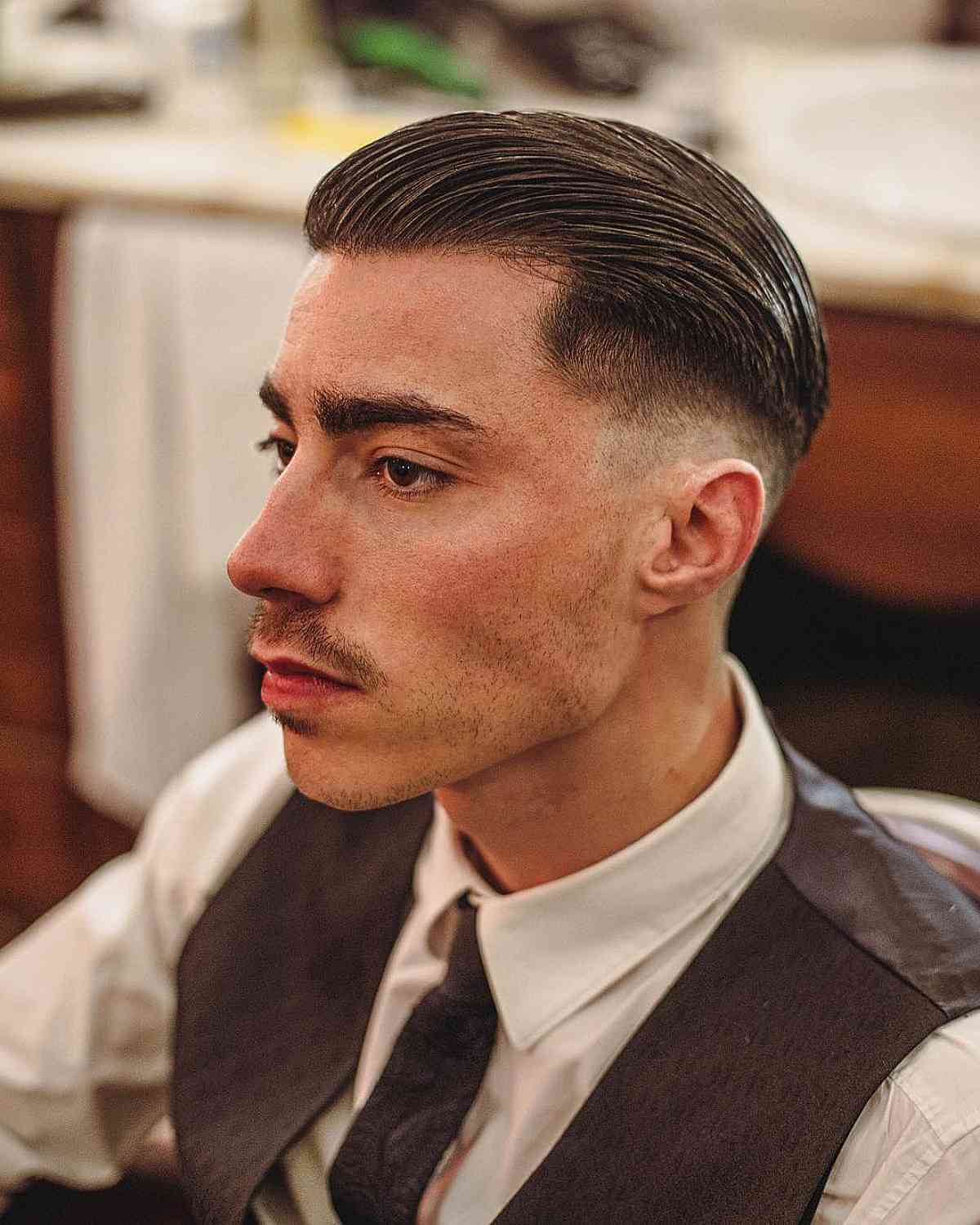 Penteado topete masculino moderno