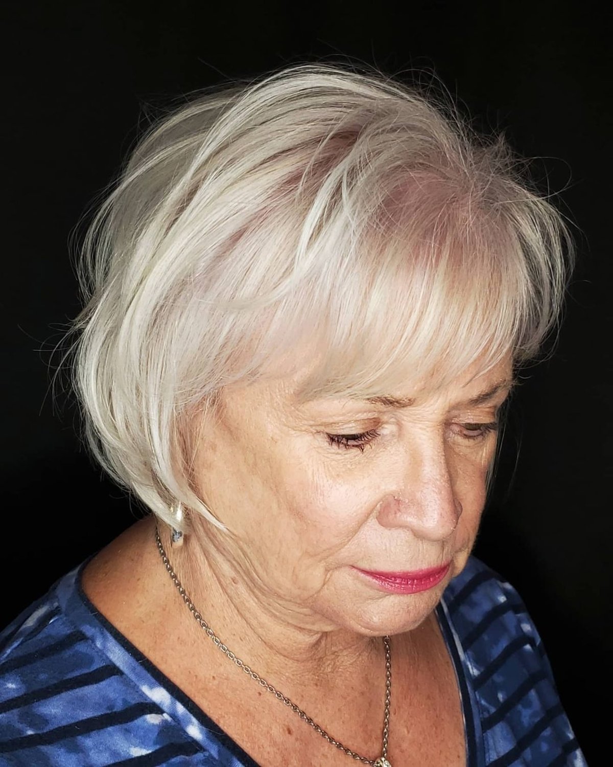 Juventude grão com franja para mulheres idosas com cabelos finos