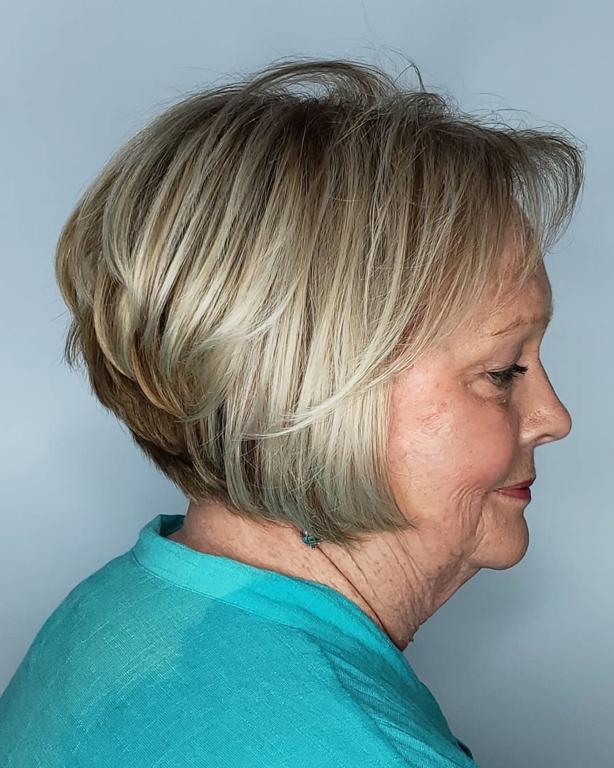 Corte de cabelo curto para mulheres idosas com cabelos finos