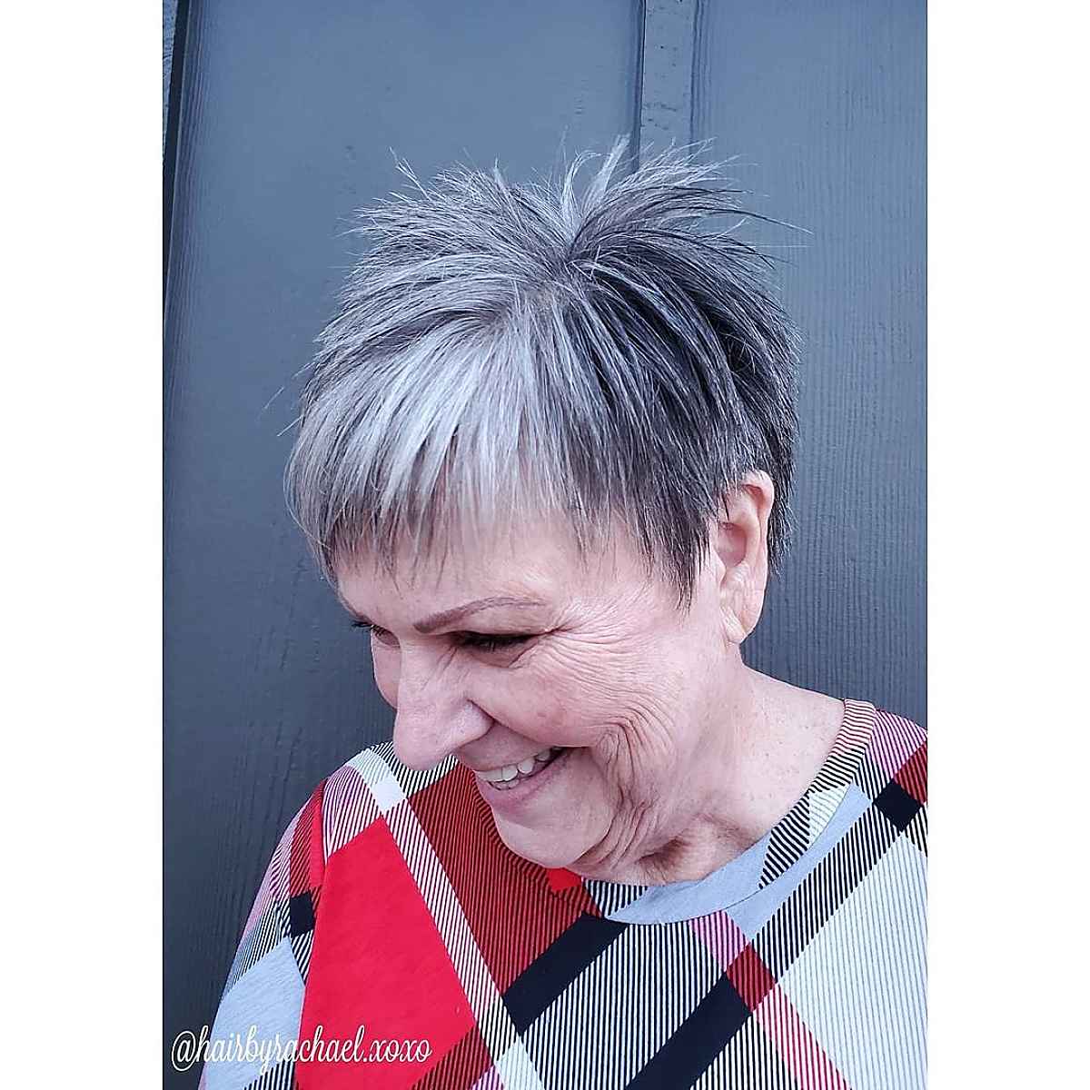 Corte de cabelo curto pixie para mulheres com mais de 70 anos