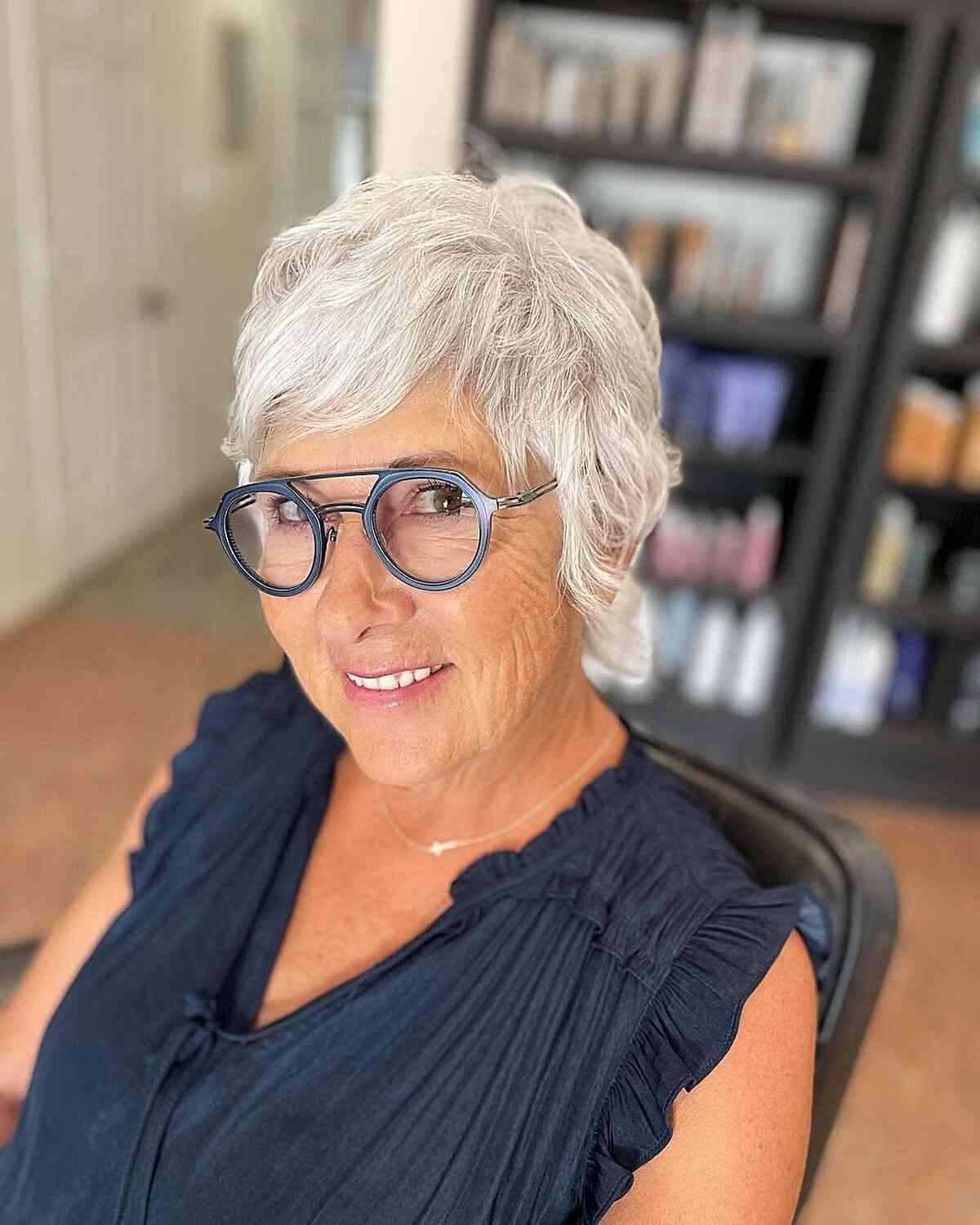 Corte de cabelo branco curto para mulheres idosas 60 anos
