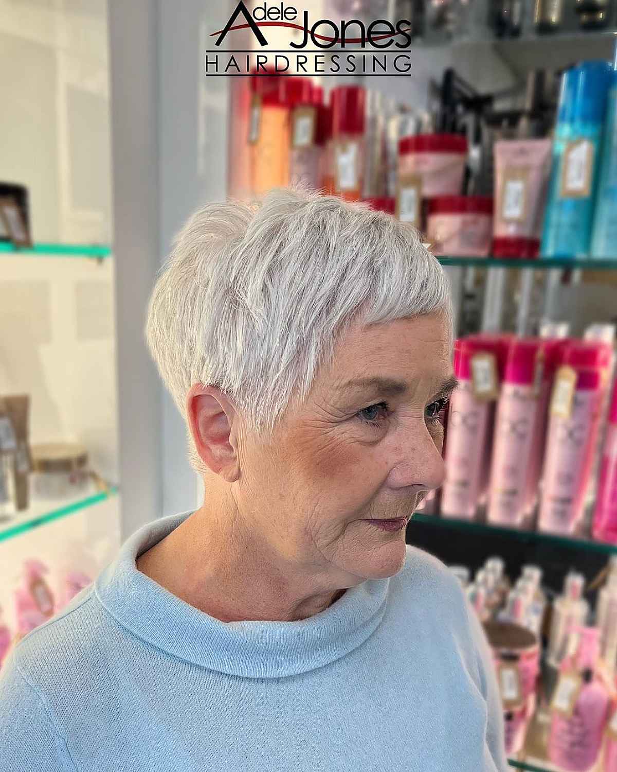 Penteado pixie cônico para mulheres com 70 anos ou mais