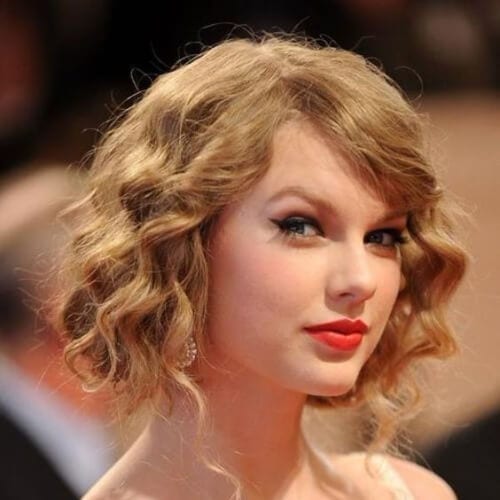Taylor Swift Hairstyles para graduação para cabelos curtos