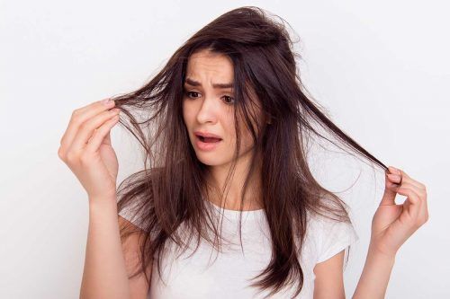 Como consertar e prevenir o cabelo danificado - um guia para cachos saudáveis