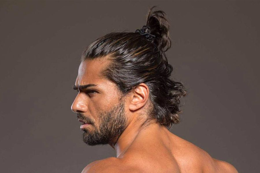 Idéias para penteados de samurai que levam os coques masculinos ao próximo nível