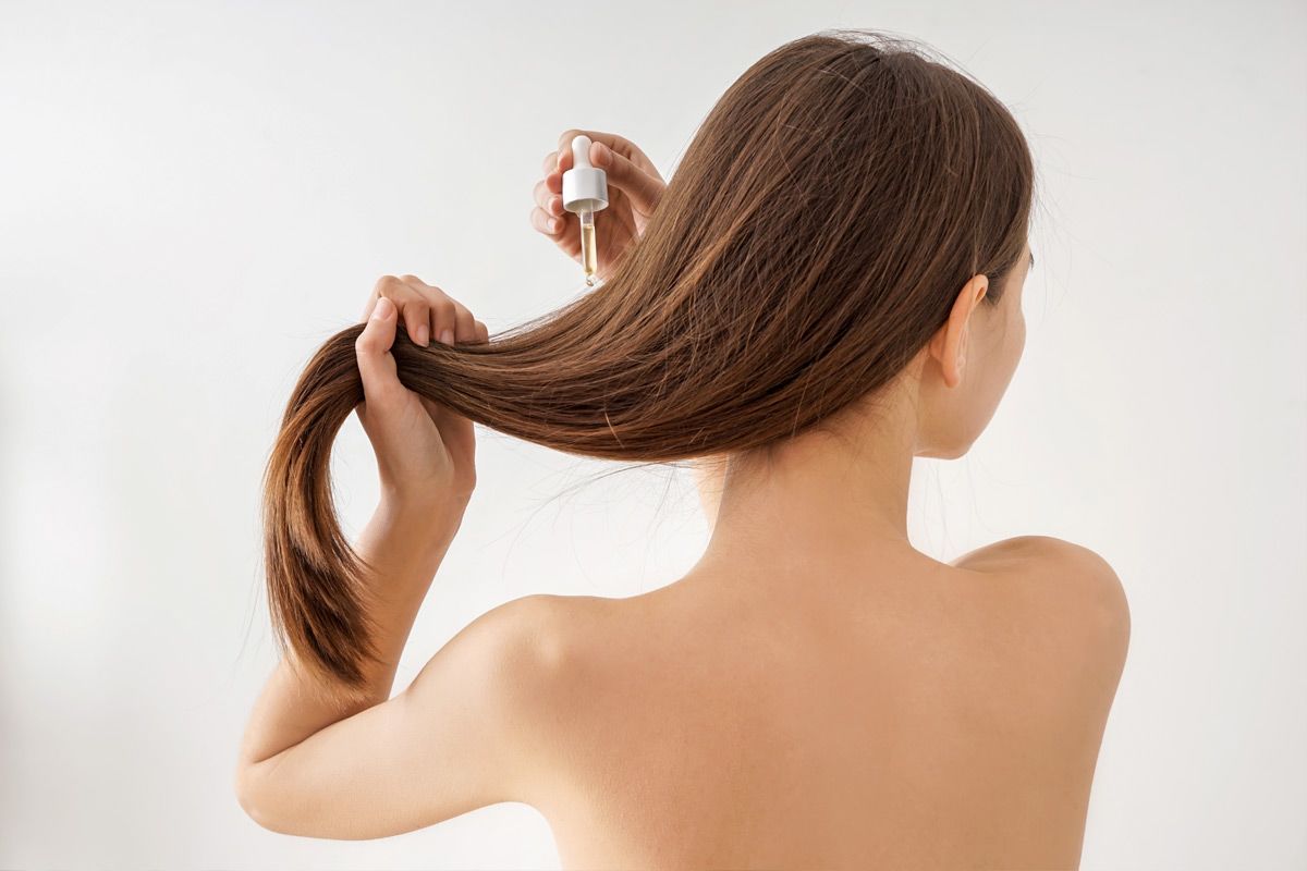 Tudo o que você deve saber sobre o óleo da árvore do chá para o cabelo é a chave para um cabelo saudável