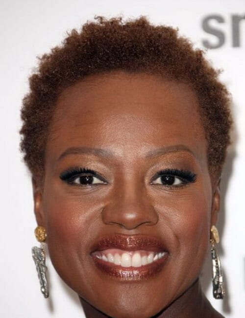 Viola Davis Corte de cabelo curto natural para mulheres negras