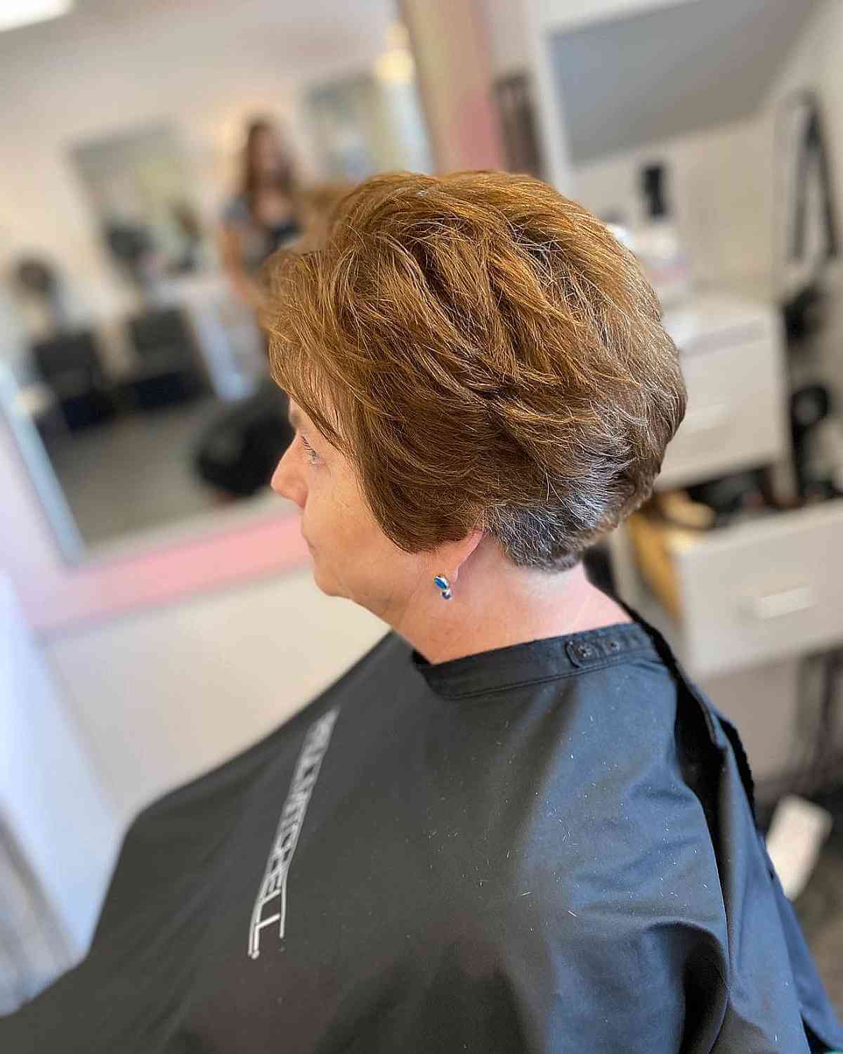 Corte de cabelo em cunha para mulheres com mais de 70 anos