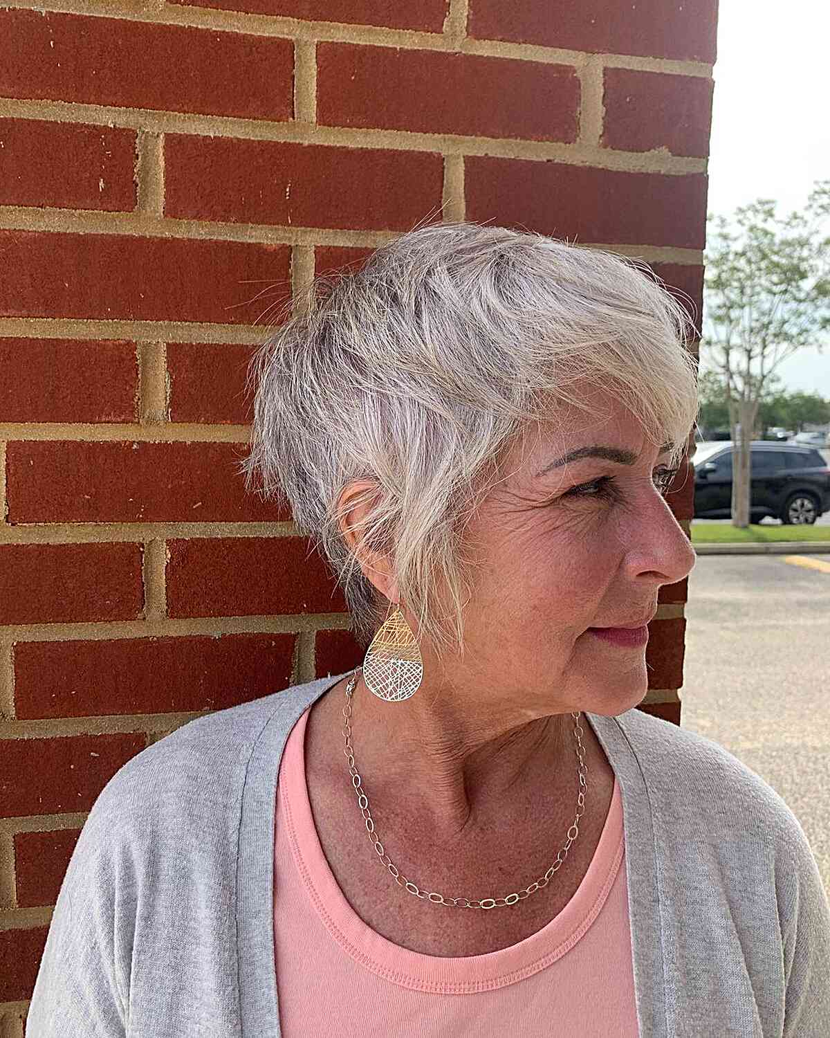 Corte de cabelo Pixie para mulheres acima de 60 anos com cabelos finos